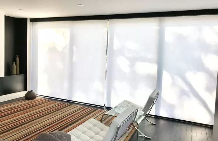 Cuál es la diferencia entre las cortinas roller blackout y las traslúcidas