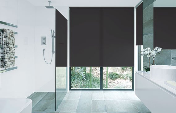 Qué es una cortina roller blackout