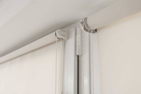 Tipos de cortinas roller y su limpieza
